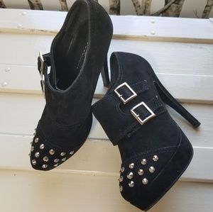 Shoe Dazzle Yumi Spike Buckle Booties, size 6.5